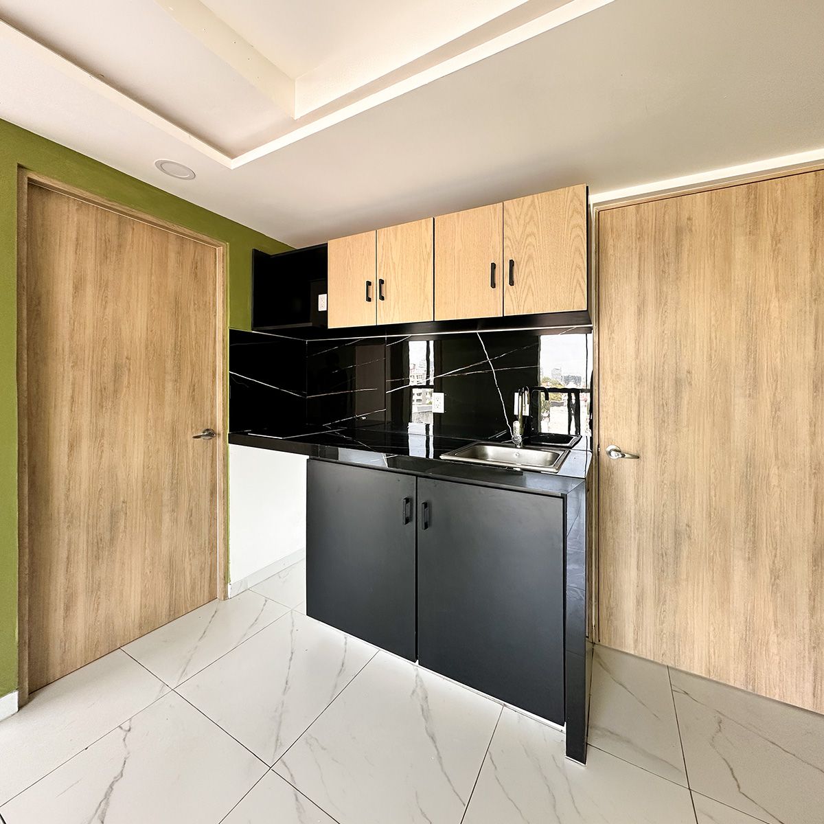 Cocina integral equipada y funcional.